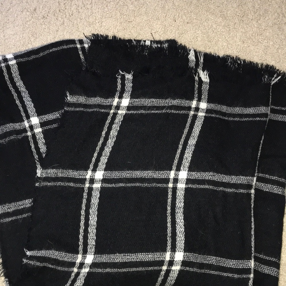 Plaid Patterned Scarf